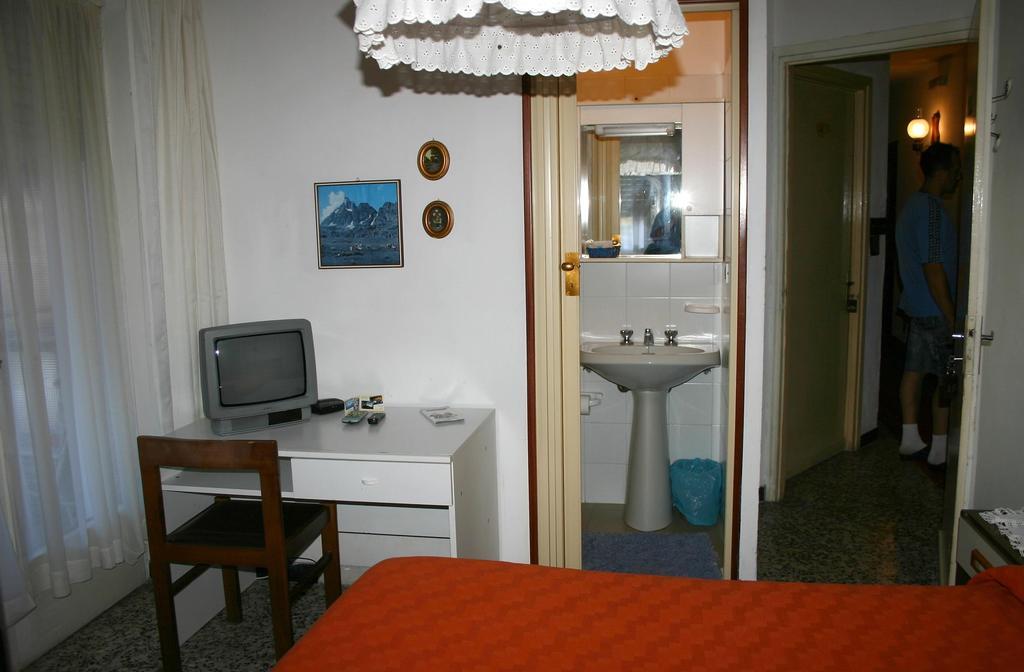 Albergo Martinet Vernante Cameră foto